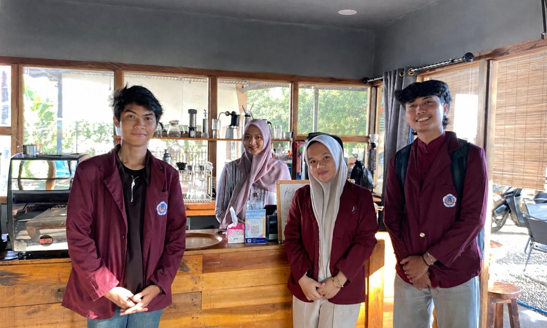 Mahasiswa Sistem Informasi Usulkan Pengalaman Digital Baru untuk Pelanggan Kedai Jodi