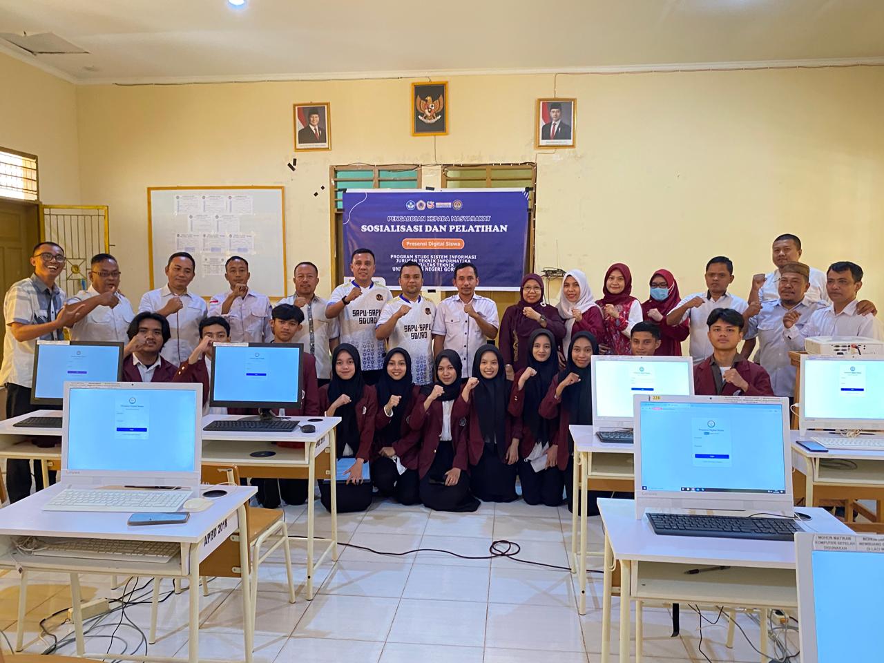 Dari Ruang Kelas ke Ruang Solusi: Ketika Mahasiswa Sistem Informasi UNG Membenahi Presensi Sekolah